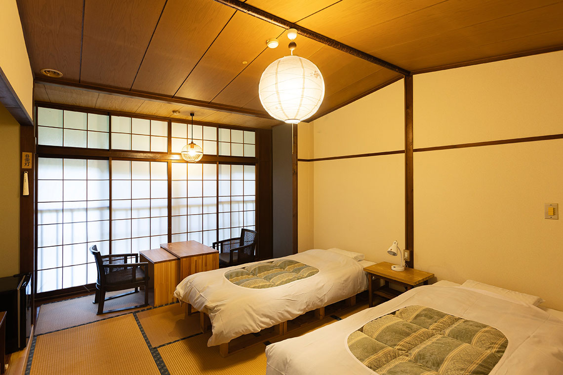 トイレ付き和室ベッドルーム